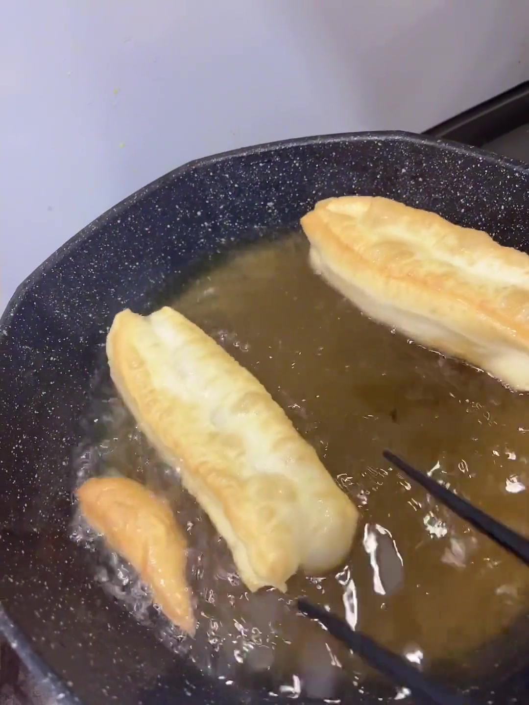 脆皮空心大油条教程，有这粉自己就能炸出大油条