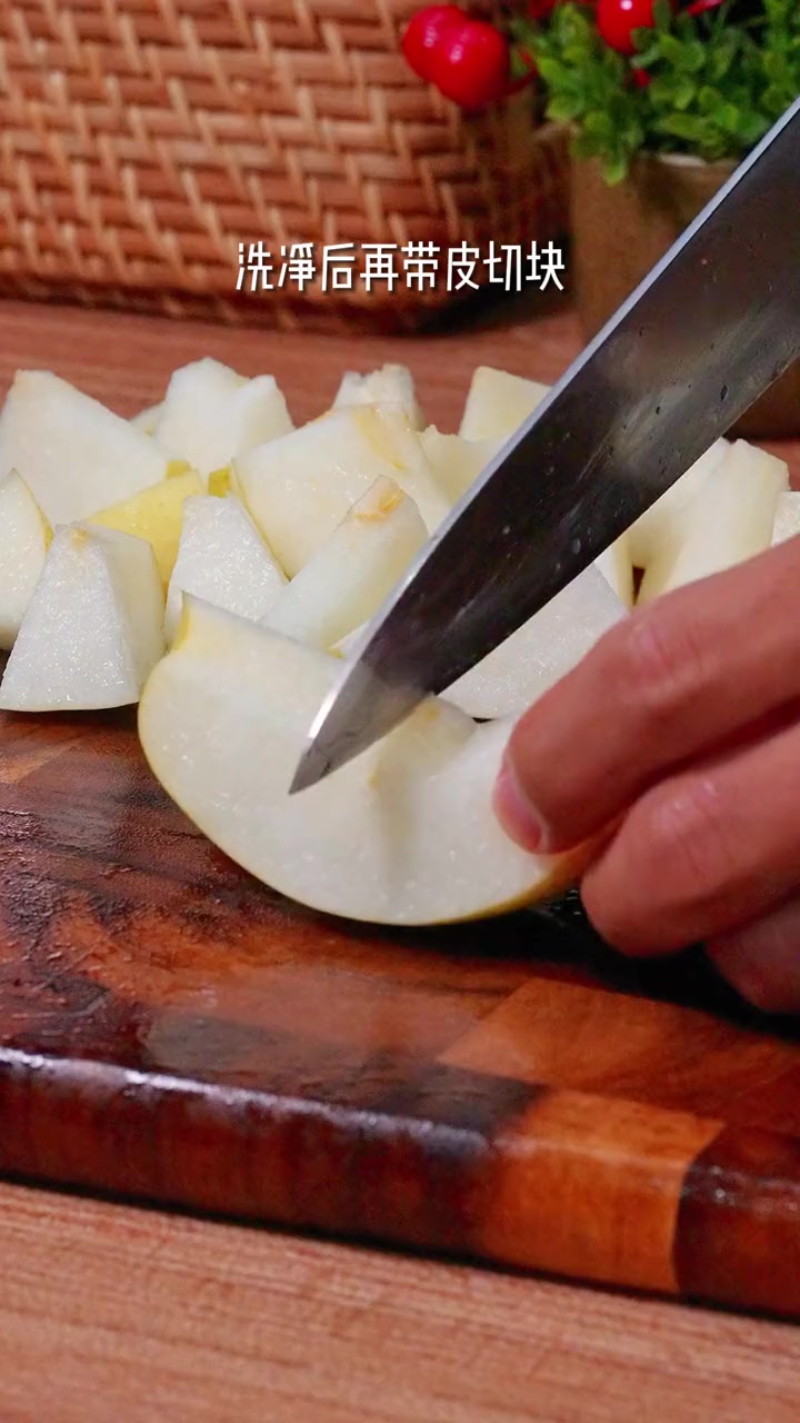 秋冬来一碗!地道老北京小吊梨汤,润肺又止咳