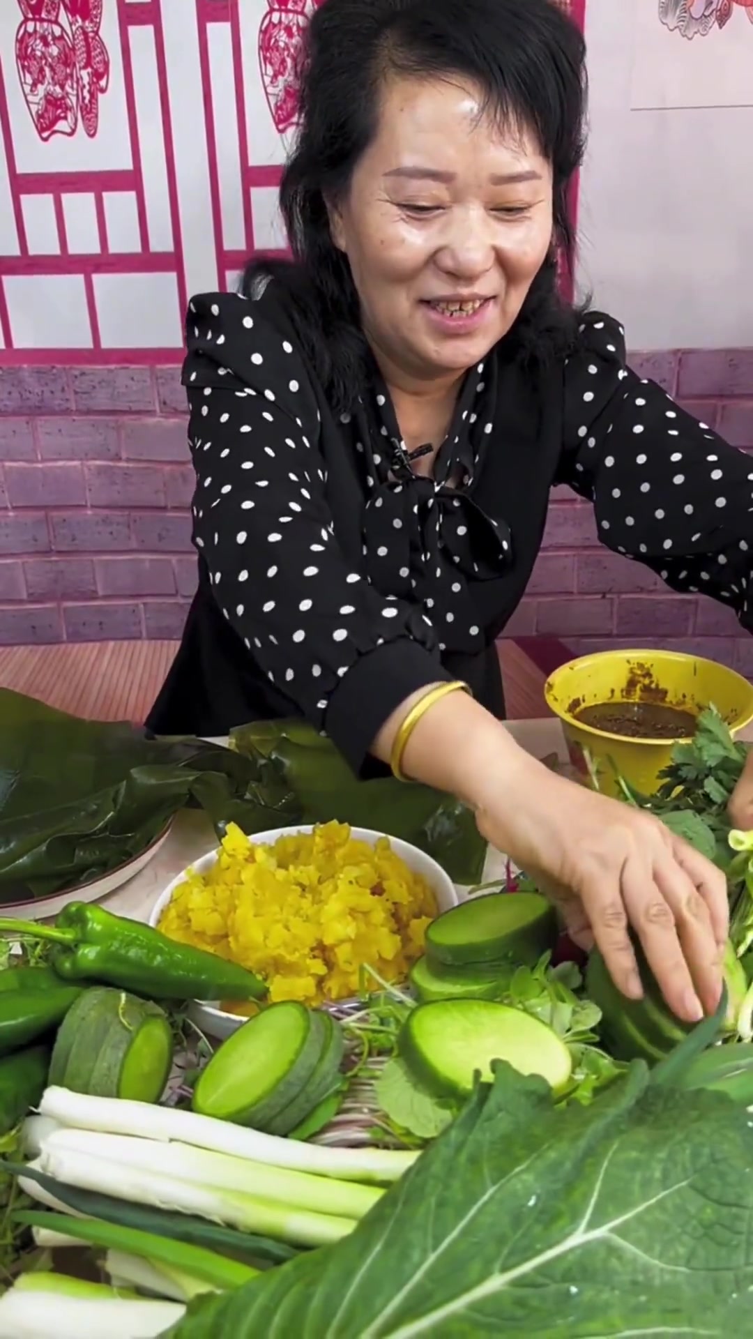 今日包海菜大饭包,一桌子绿油油小菜超赞!