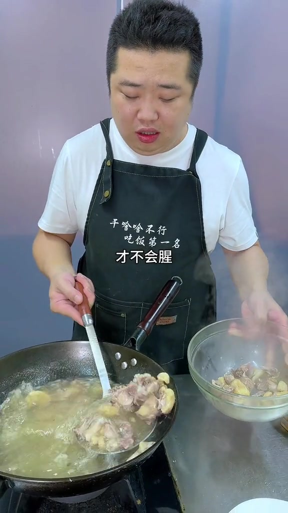 天气热没胃口，试试香辣鸭肉焖竹笋超下饭