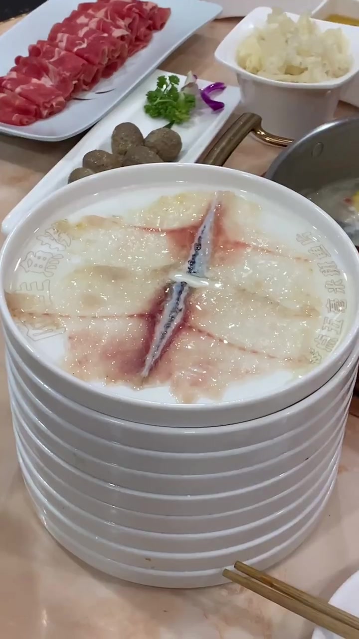宝，我今晚吃特色斑鱼片，无刺哦，量大，粥鲜美一定要喝，一起去哦？