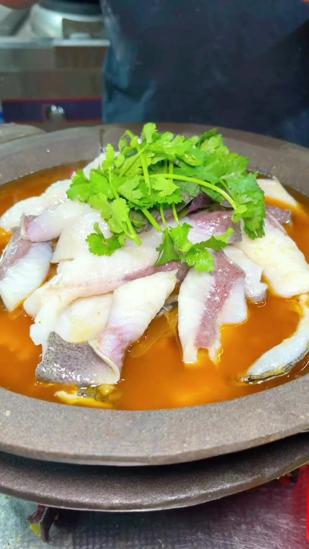 为什么饭店做出来的石锅鱼,香味十足,鱼片滑嫩无腥味