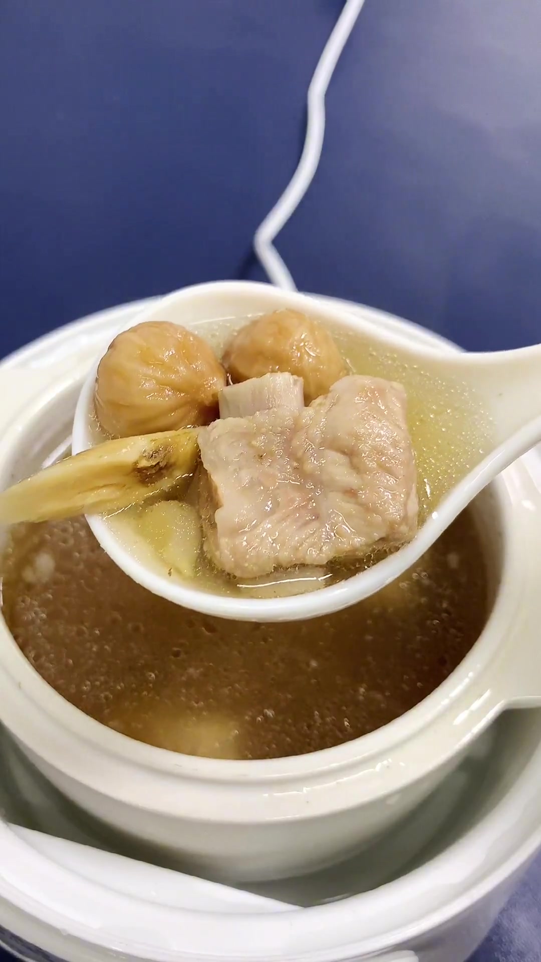 家常煲汤,我家孩子非常喜欢这个汤,鲜甜美味,喜欢的安排起来吧