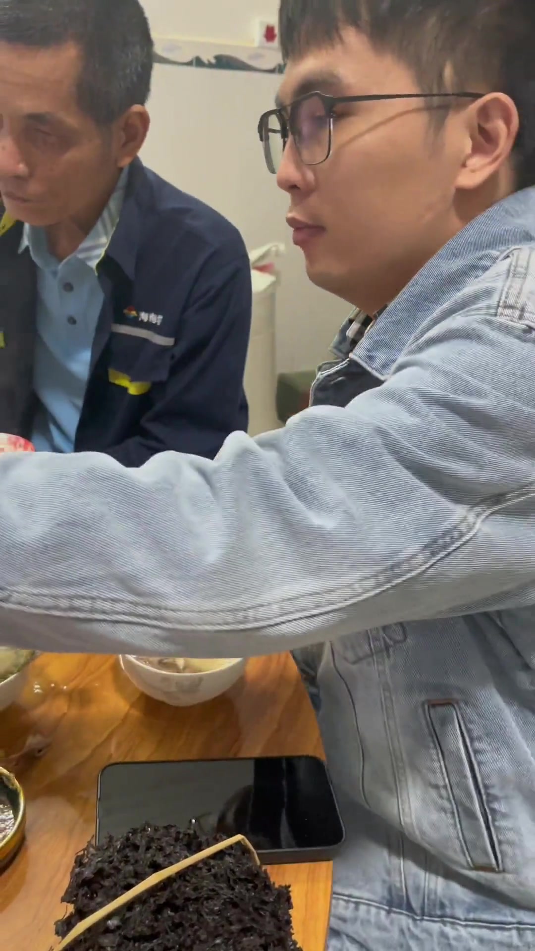 吃个糟粕醋文昌椰子油火锅