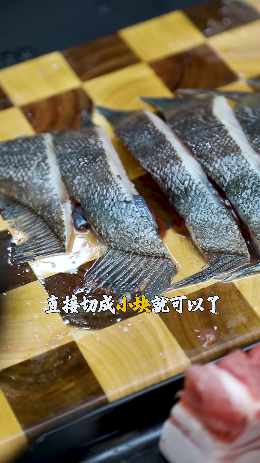 春天吃深海鱼的话你可以试试偏口鱼，肉质鲜嫩刺少，红烧偏口鱼的做法分享给您，鱼的内脏也处理干