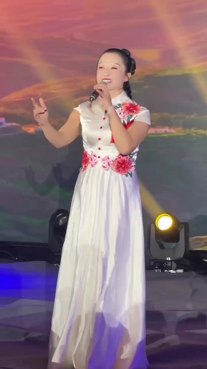 杨艳经典陕北民歌《五哥放羊》陕北民歌 五哥放羊 @杨花花 杨艳(O524062568)
