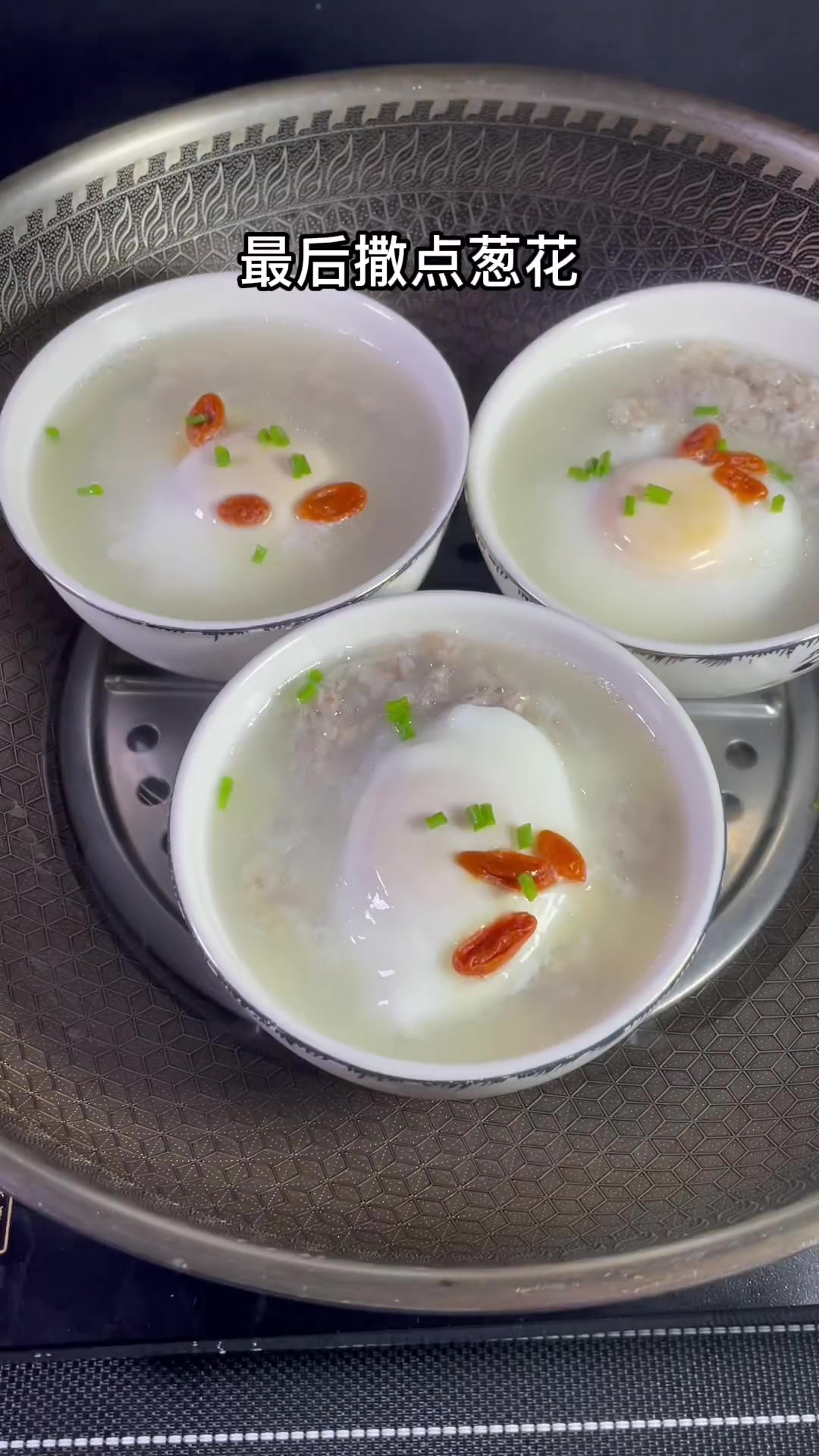 天气转冷,给家人来碗山药肉饼鸡蛋汤,超好喝!