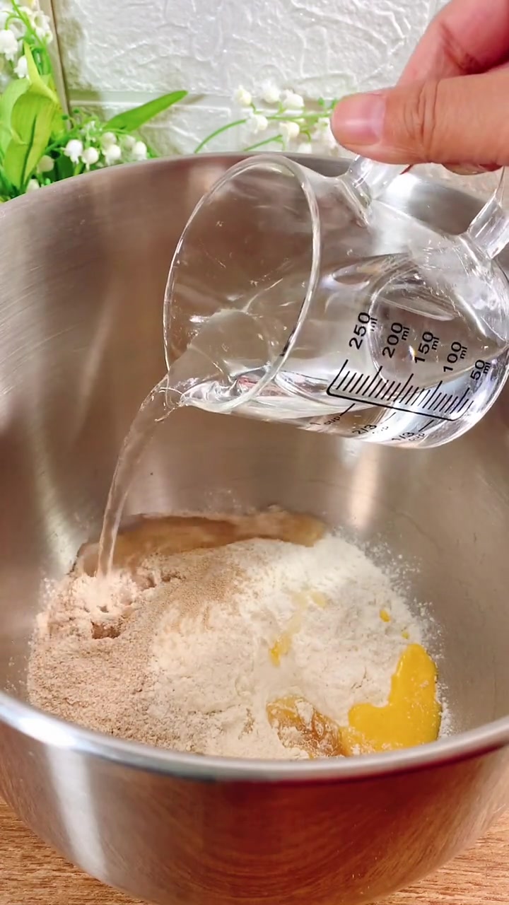 全麦面包好吃不怕胖，里面黄油可以替换橄榄油，试一试吧