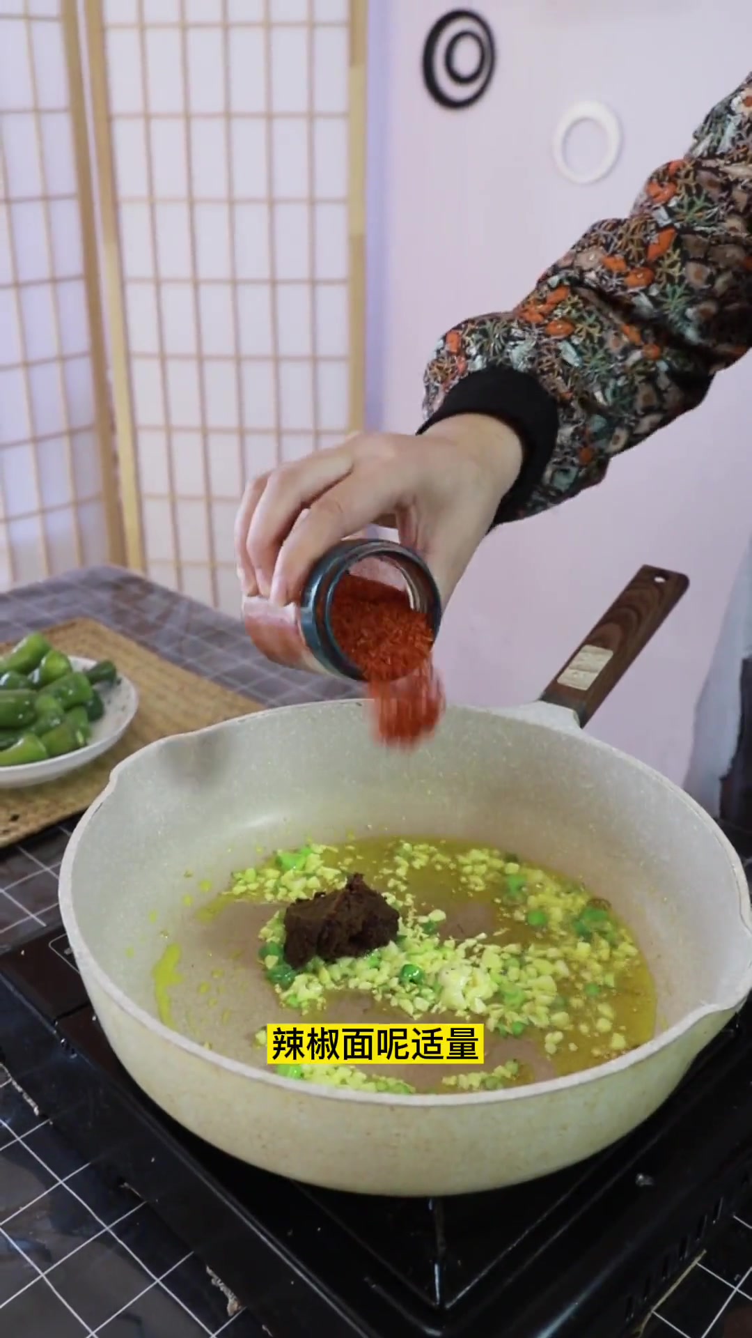 每次去汤饭馆都钟情这小辣椒咸菜，今儿在家自做
