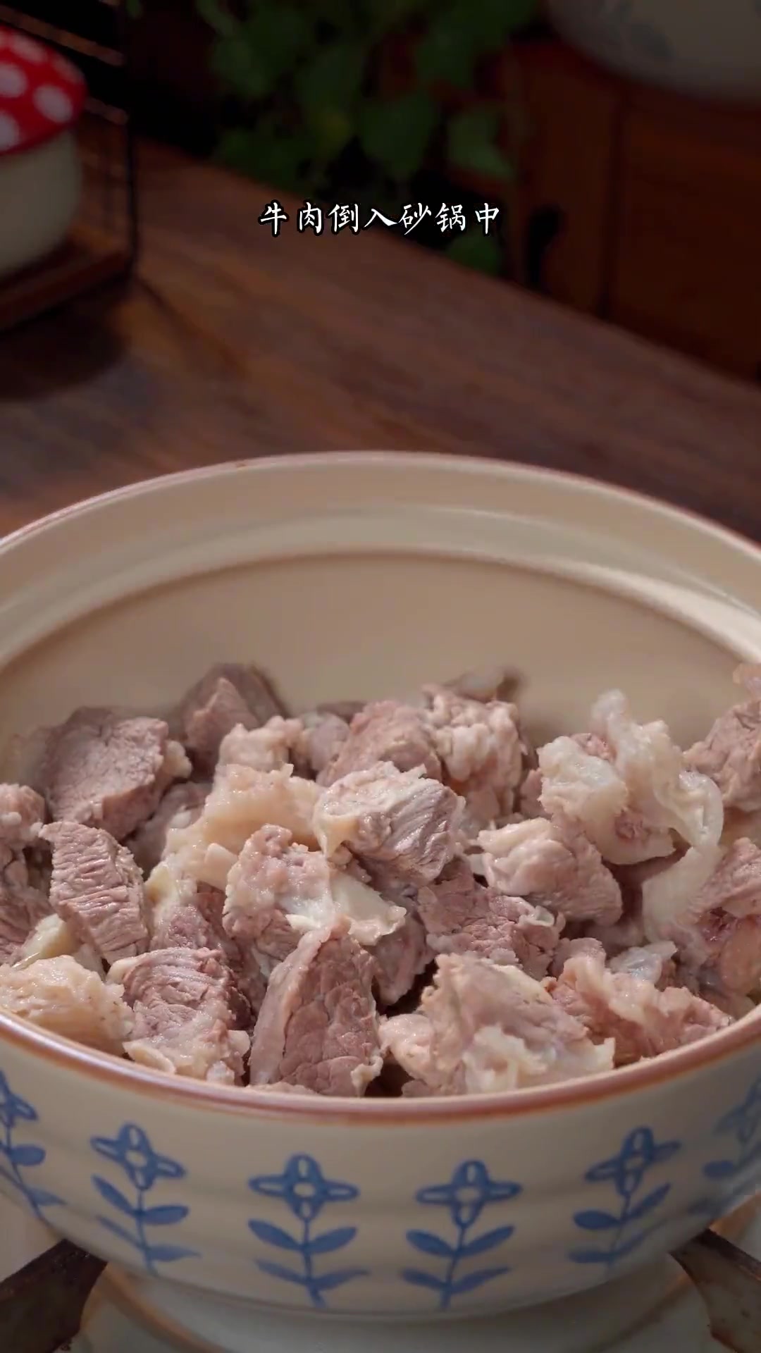 冬日炖一锅牛肉汤，暖身更暖胃
