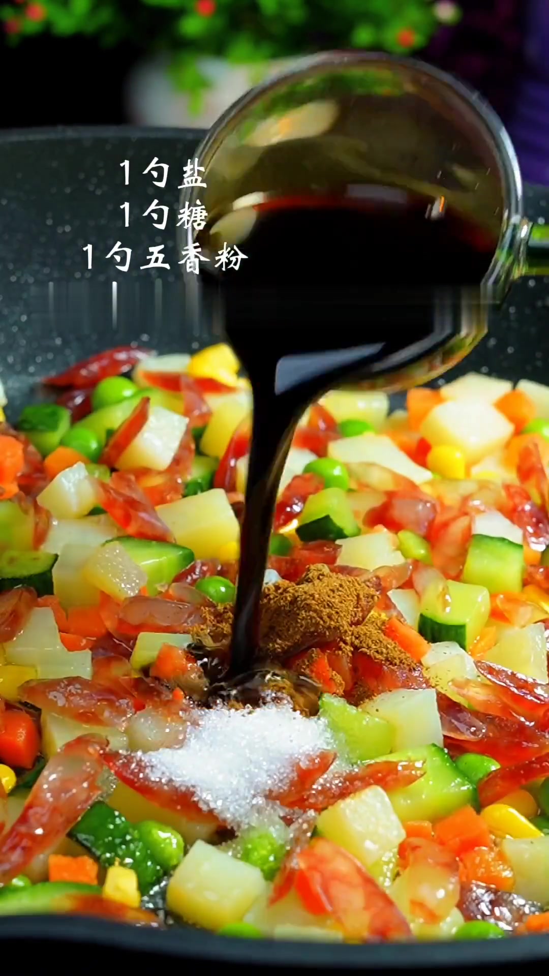 去港式茶餐厅吃了一款腊肉炒饭，回来复刻，孩子超级喜欢，好吃到停不下来