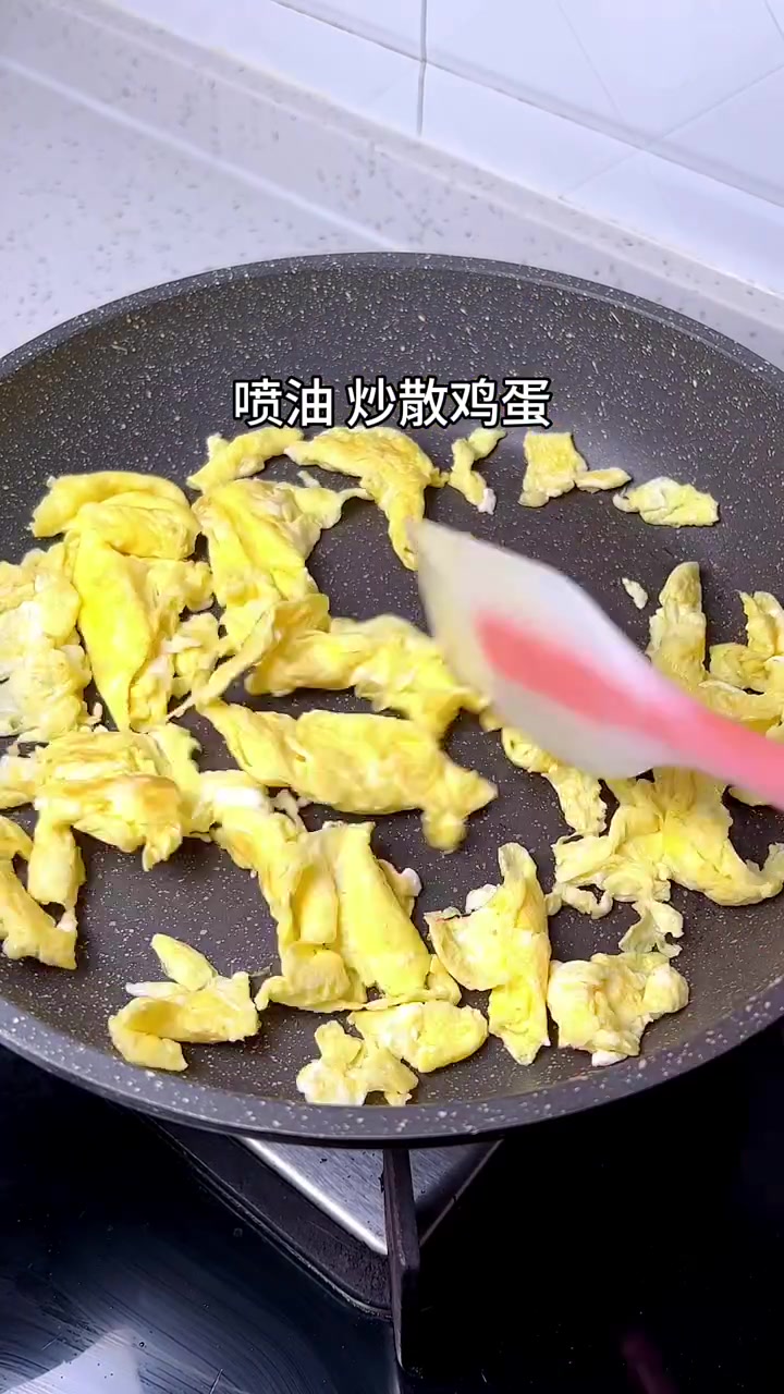 有手就会的西红柿煮魔芋结，虽然吃了很多次，但依然每次都上头！饱腹感真的很棒啊！