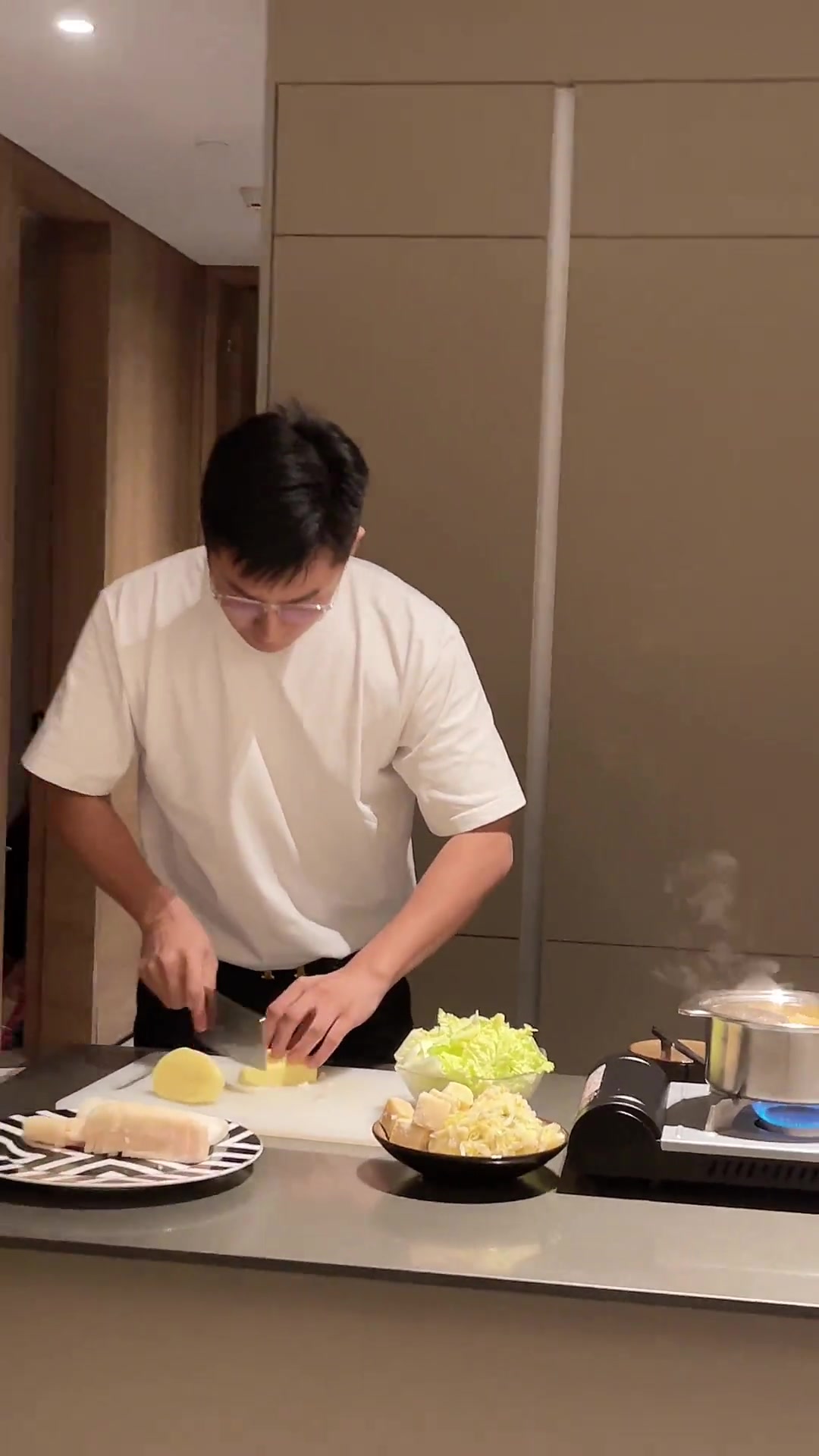 发朋友圈说说:在家吃火锅的那些事儿