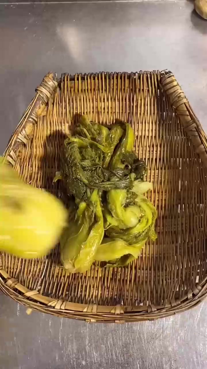 一年四季一日三餐一家四口平平淡淡农家小院生活！每天都在为一日三餐而发愁！笑对每一天加油哦小