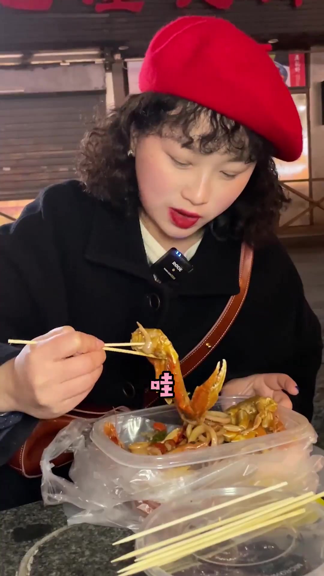 如果你问武汉人,哪条小吃街比较良心,那我今天去的这条万松园,绝对能上top5!海鲜桶教学