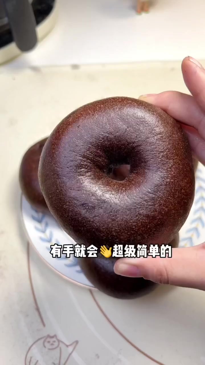 自制黑巧贝果,加上巧克力酱真的太好吃了,巧克力脑袋一定要试试