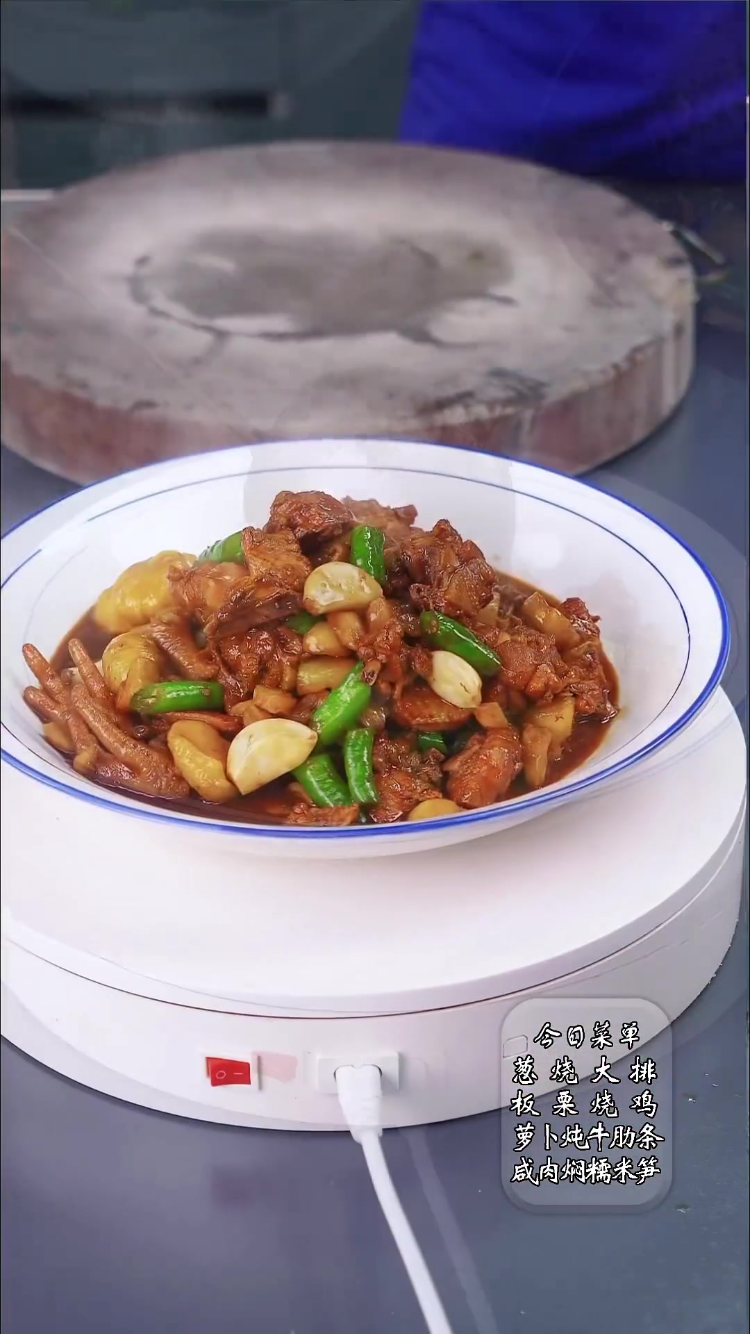 这样做板栗烧鸡，板栗超好吃！味道超嗲，根本不够吃！