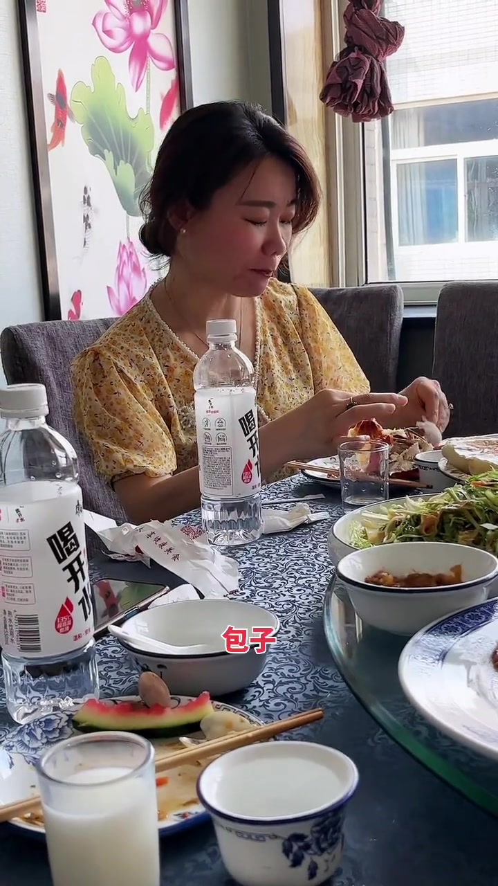 我吃了四个包子,吃饱了再减肥