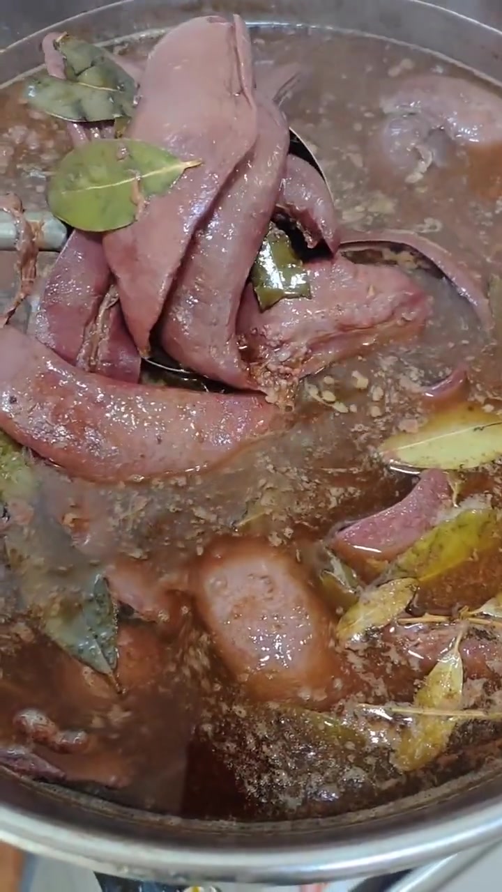 五香鸡肝和沙肝一起煮,这样做超好吃!