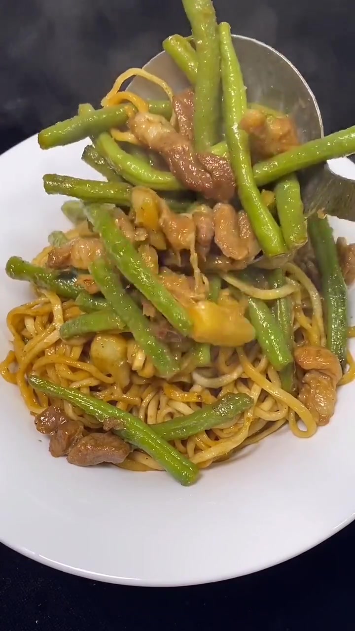猪肉豆角炖土豆，干香翠绿超美味！