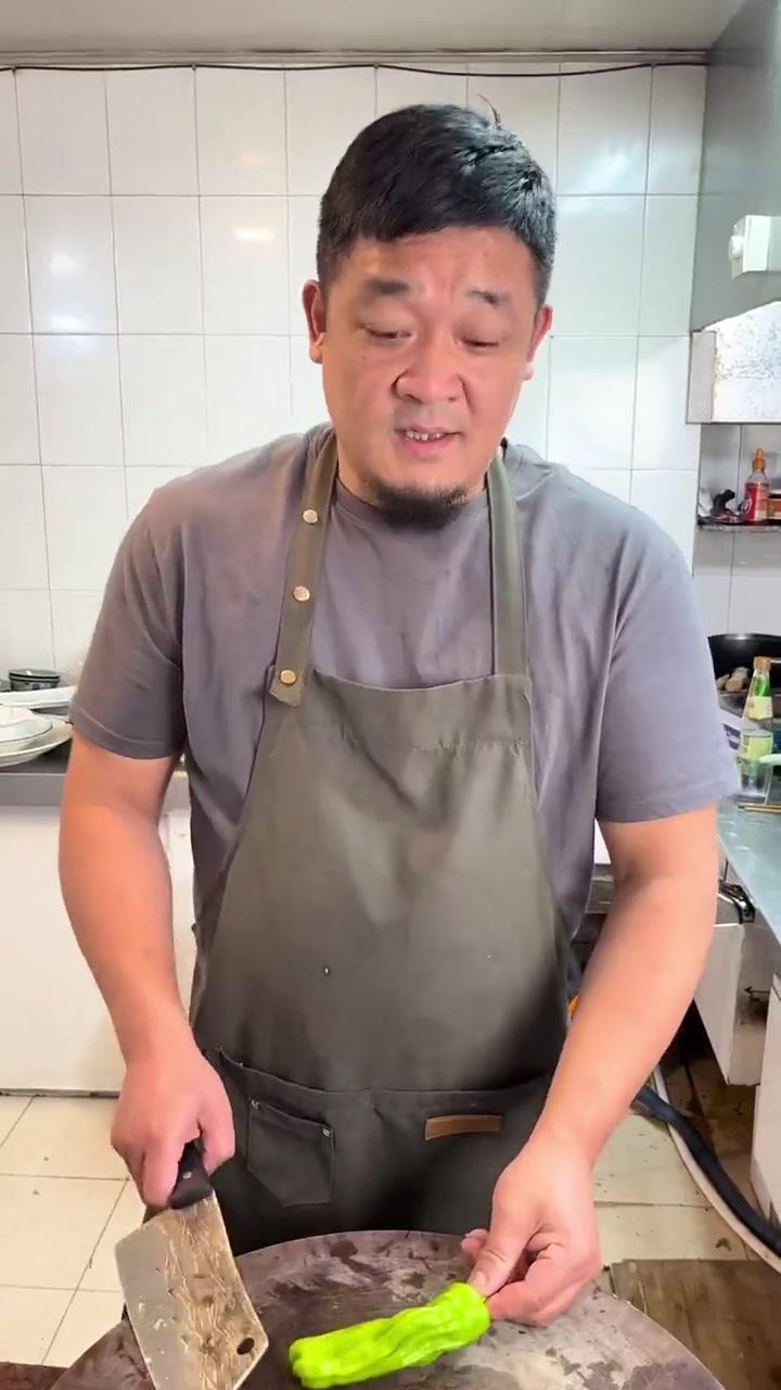 香到爆！教你做超好吃的小炒肉，肉片切法有讲究