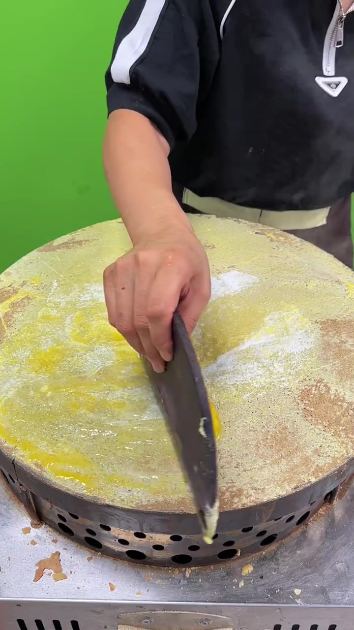 摊煎饼秘籍大公开!温度、手法、技巧全掌握!