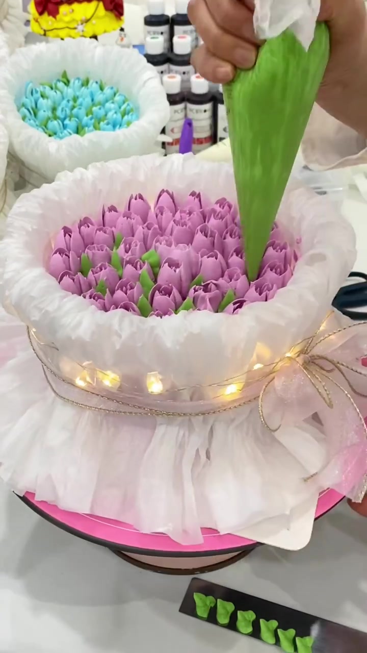 浪漫花束蛋糕送给最爱的人，一起做起来吧！