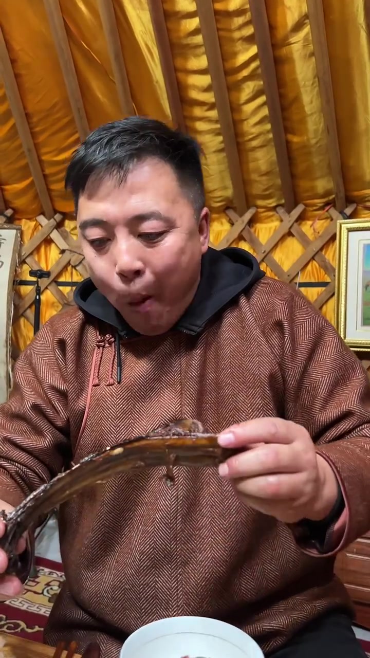蒙古烤肉超好吃,来家就像回自己家,多吃点!