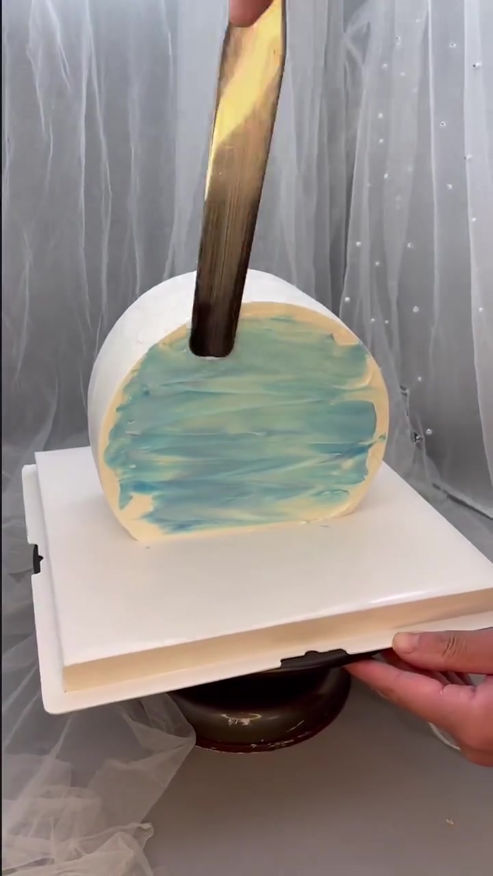 双背景蛋糕登场