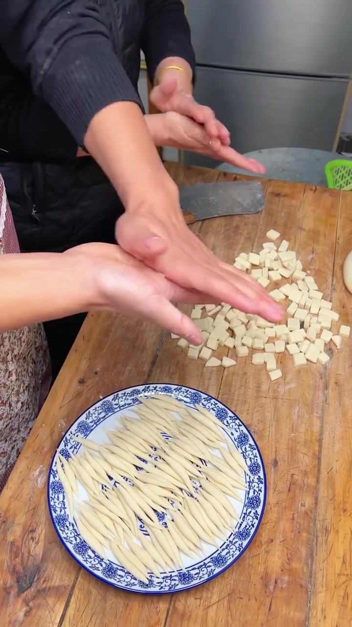 这搓鱼面也太好吃了吧,搓起来费劲,但特别好吃