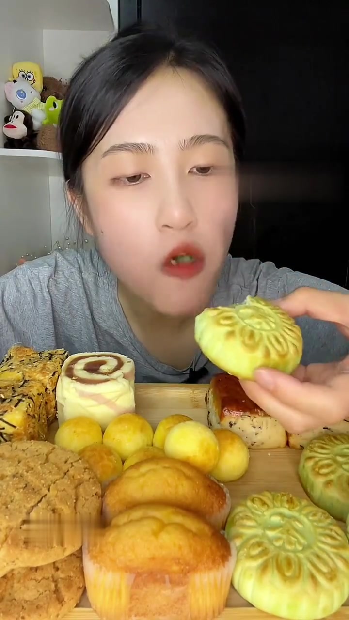 稻香村系列～踩雷桃酥和黄油布丁蛋糕这个桃酥是我至今为止吃过最最最难吃的