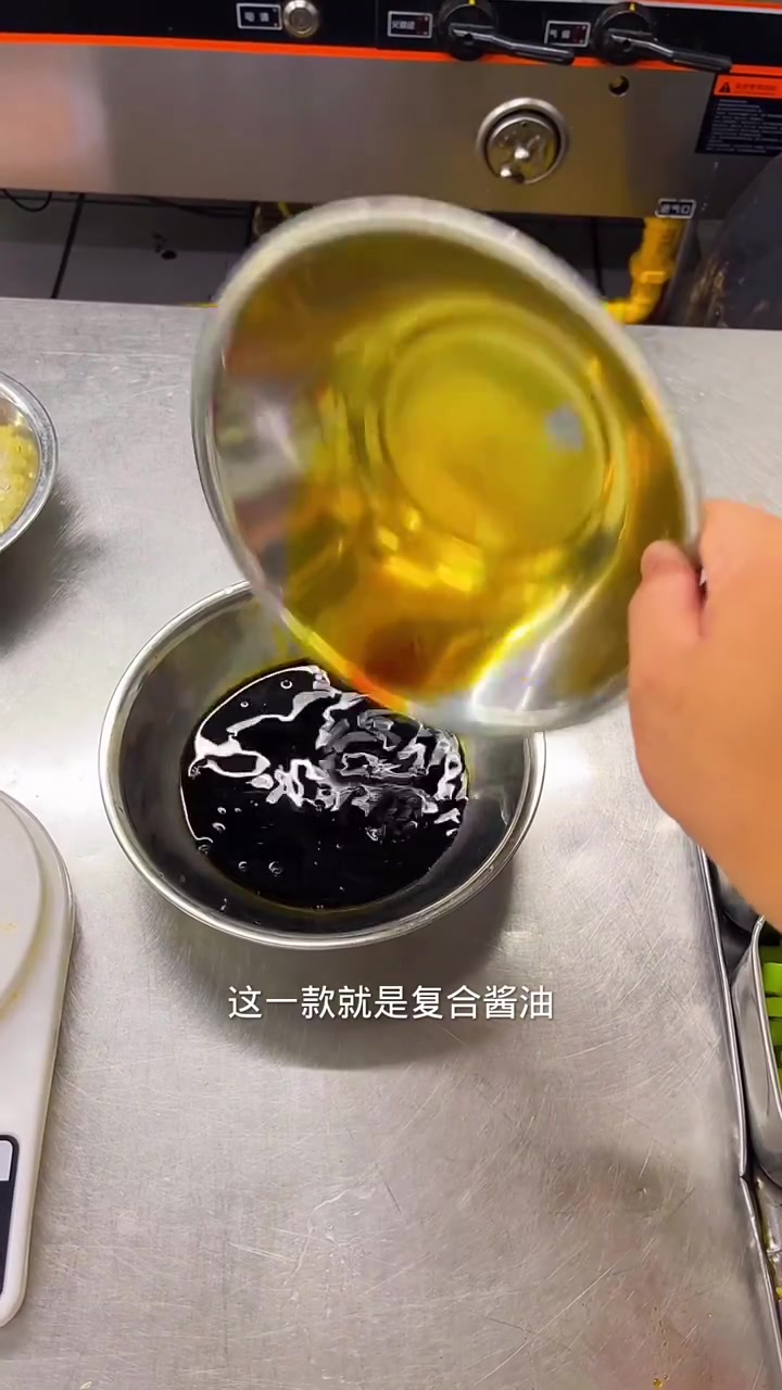 大拌菜三款酱汁调制完结版前面作品是大拌菜全部教程（味达美酱油75克海天生抽75克）（蒜末7