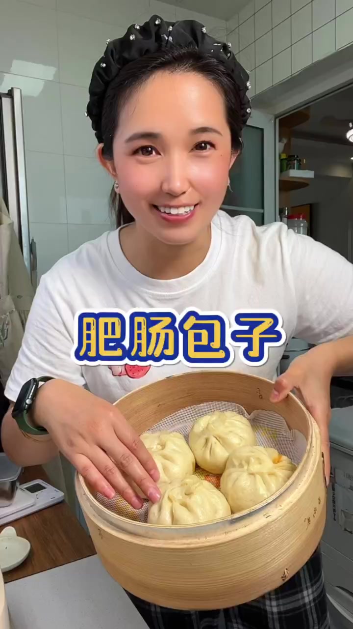 早餐吃肥肠包子，味道真的超赞！