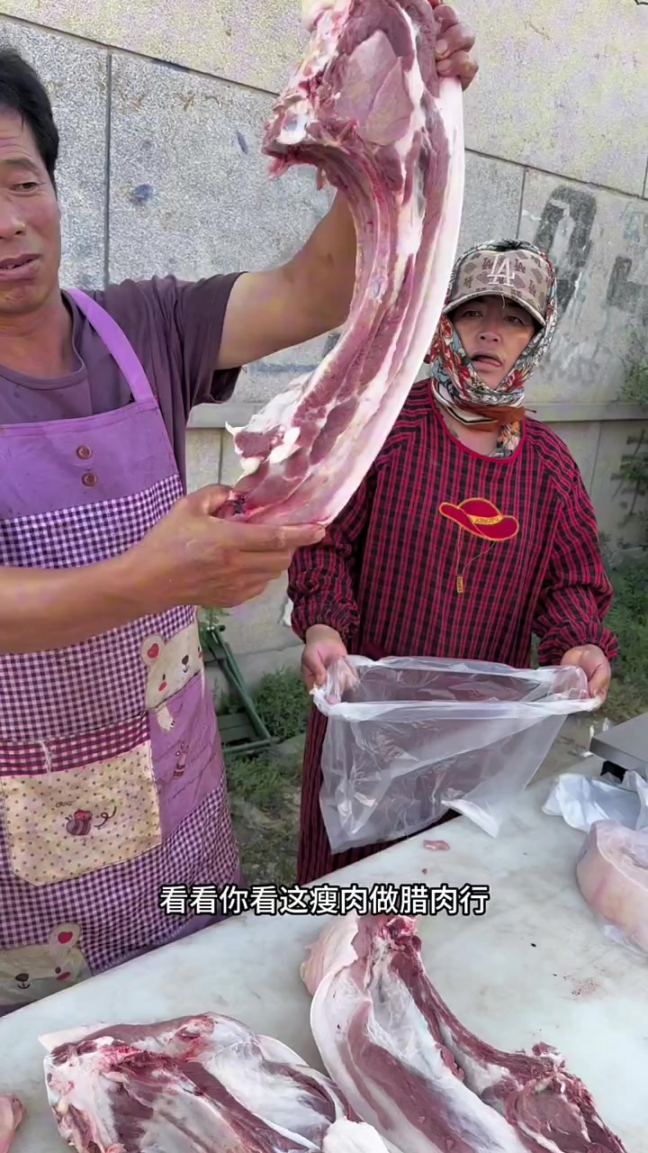 老孟卖猪肉,今早出摊遇大客户,卖出半头猪创纪录
