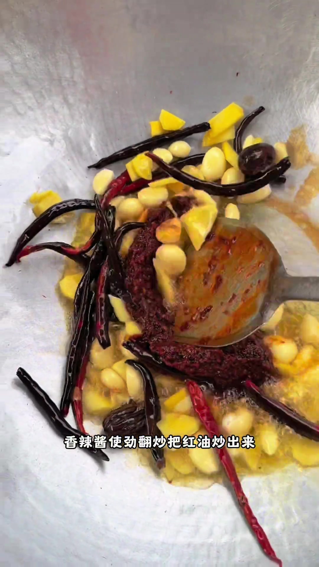 宝宝们吃饭了，农村大公鸡做法，云南隐藏美食