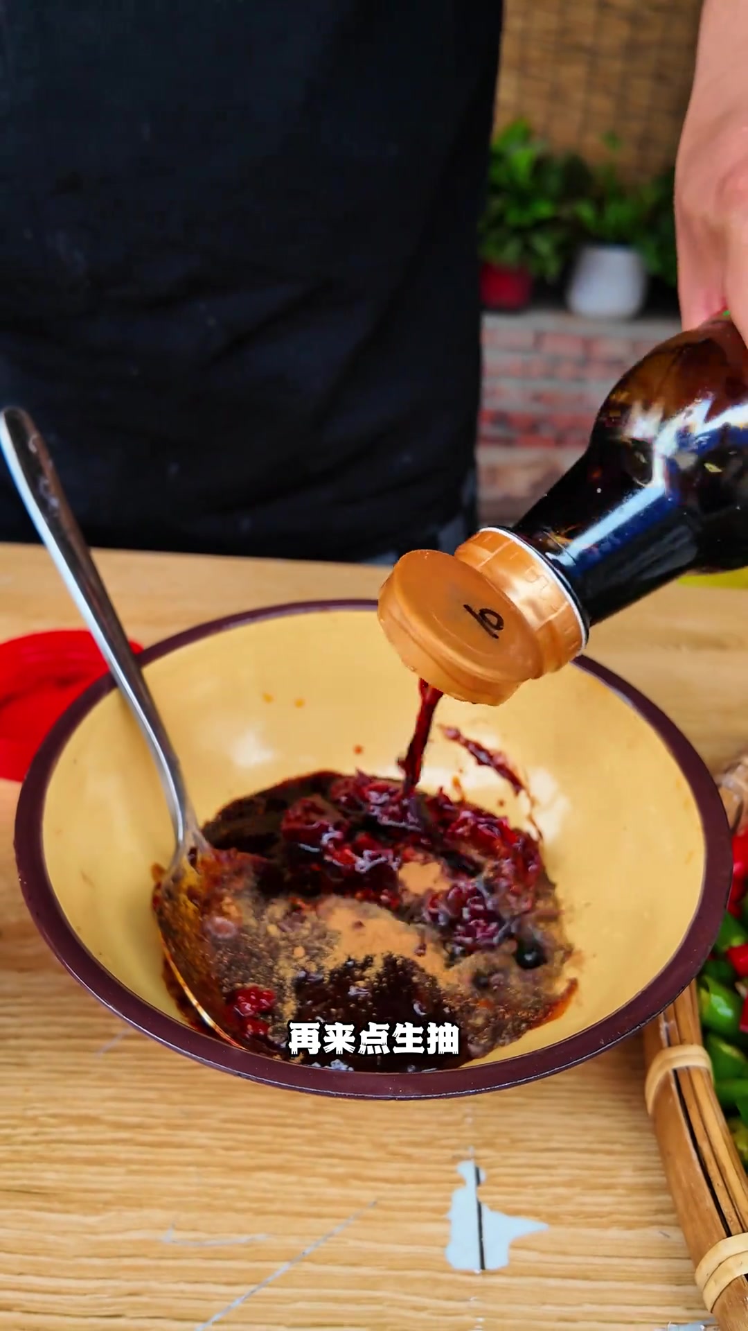 香辣手擀面拌现炒辣子鸡，酱汁浓郁麻辣过瘾