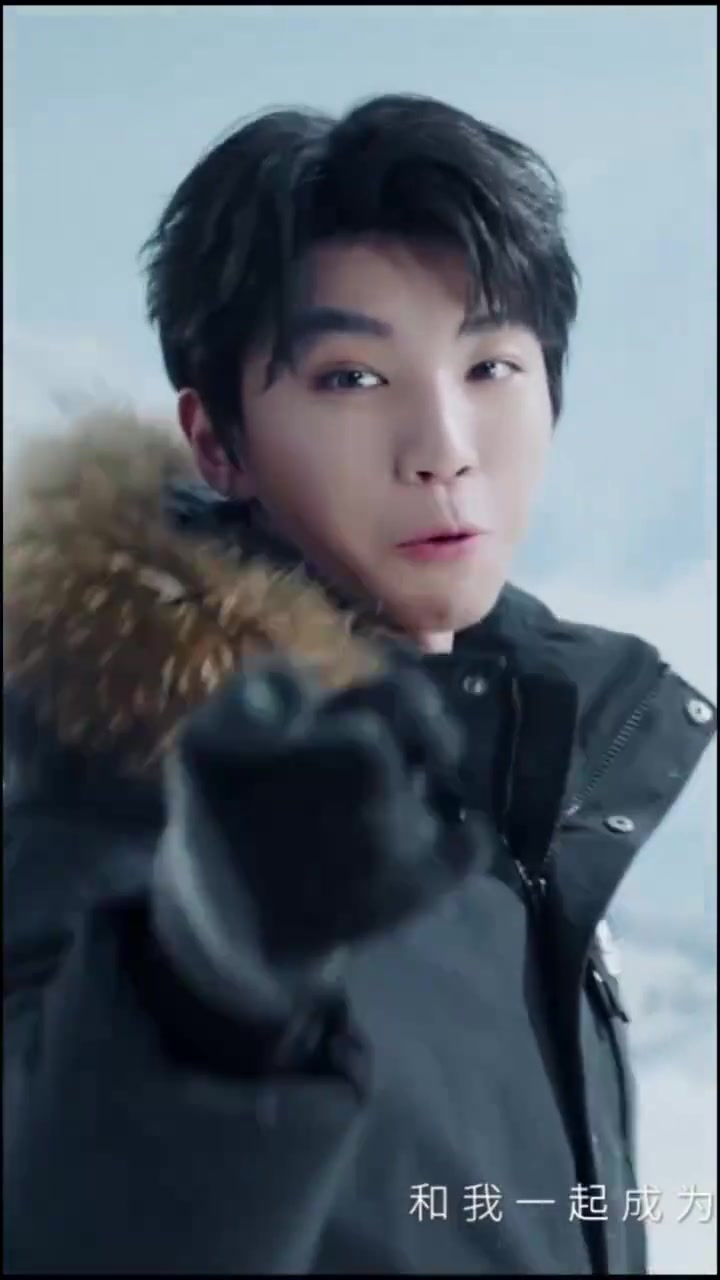 「王俊凯」vcr:果然时尚的完成度还是要靠脸,全球代言人王俊凯也太帅了!