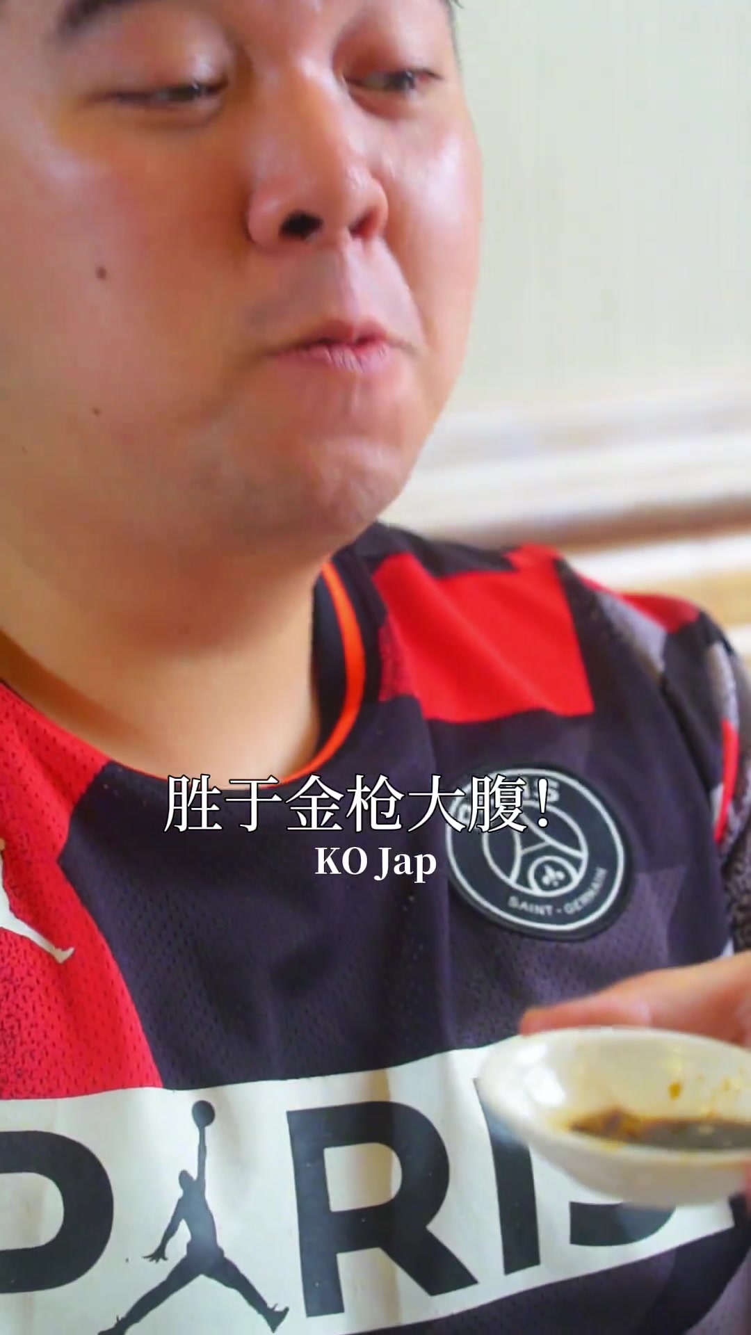 顺德金鱼刺身顺德十大名厨颜师傅展示金丝鲩鱼刺身制作，极其鲜美，油脂丰富，最后来一个咸蛋黄炸