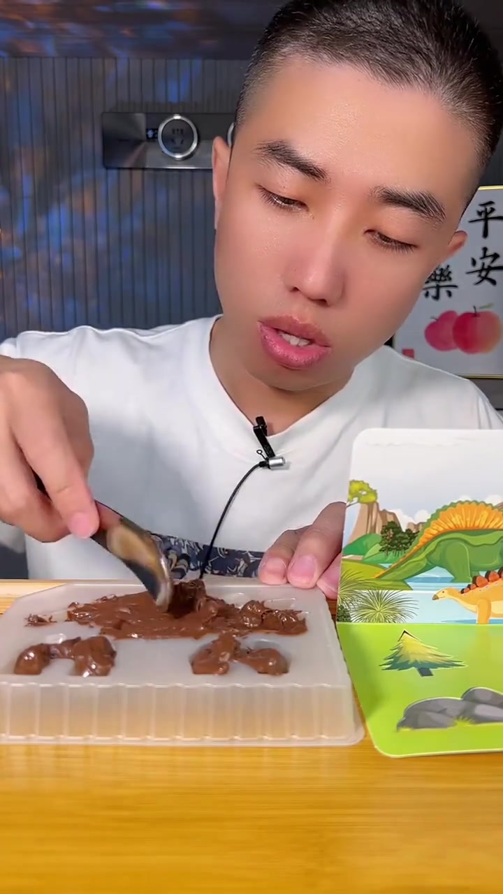 买恐龙岛试玩做巧克力恐龙，过程超有趣！