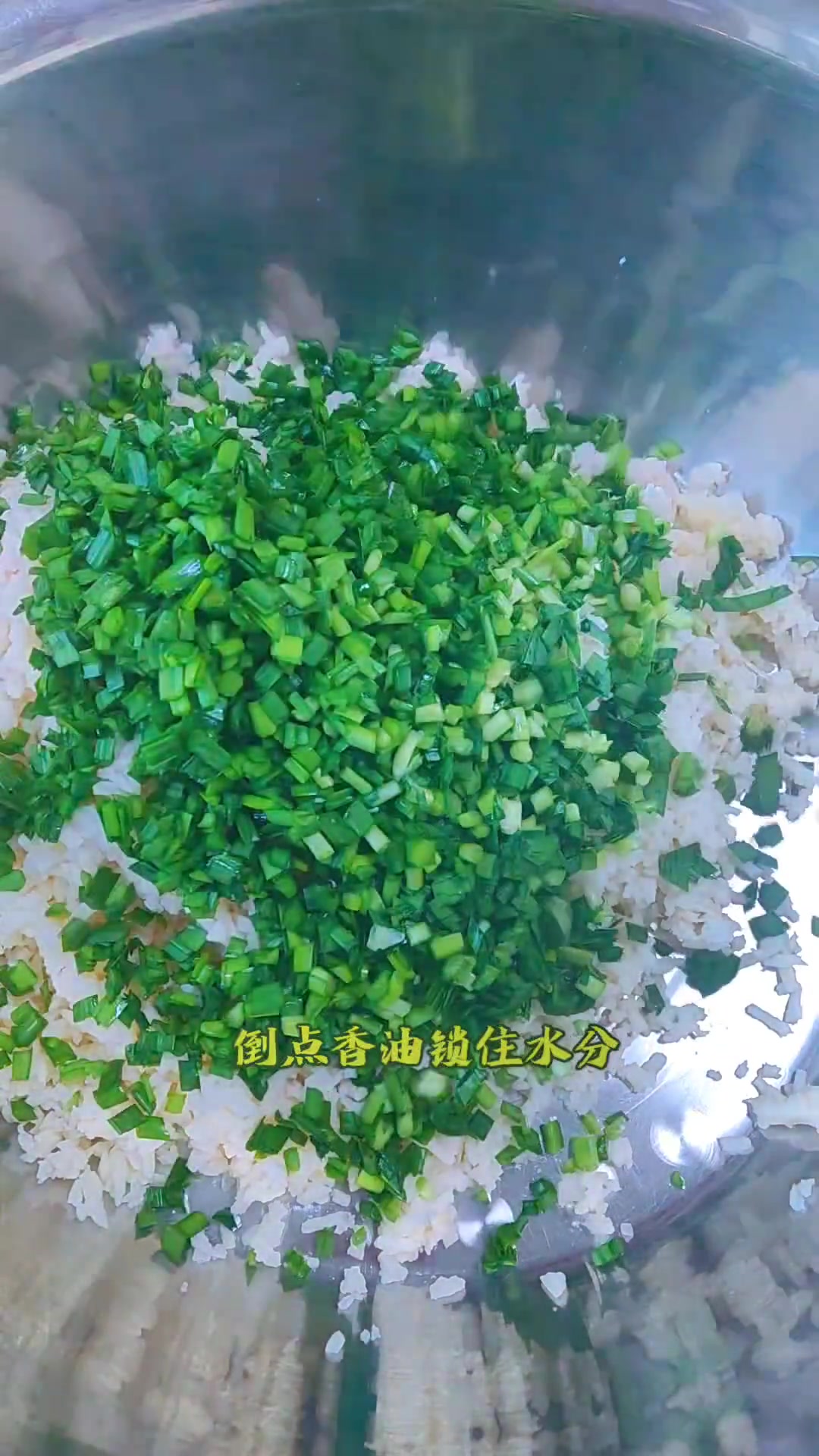 学会包这个猪肉莲藕馅的饺子,全家夸你是能豆儿猪肉母馅调制方法,姜汁15克,盐8克,鸡精8克