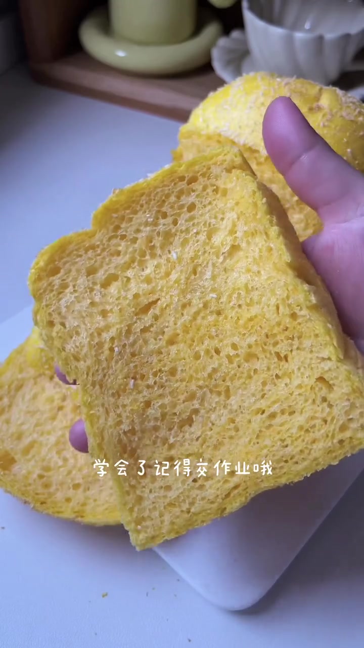 不加糖、也不加一滴水的胡萝卜吐司,健康营养又柔软拉丝,给爱玩手机的大朋友、小朋友安排起来