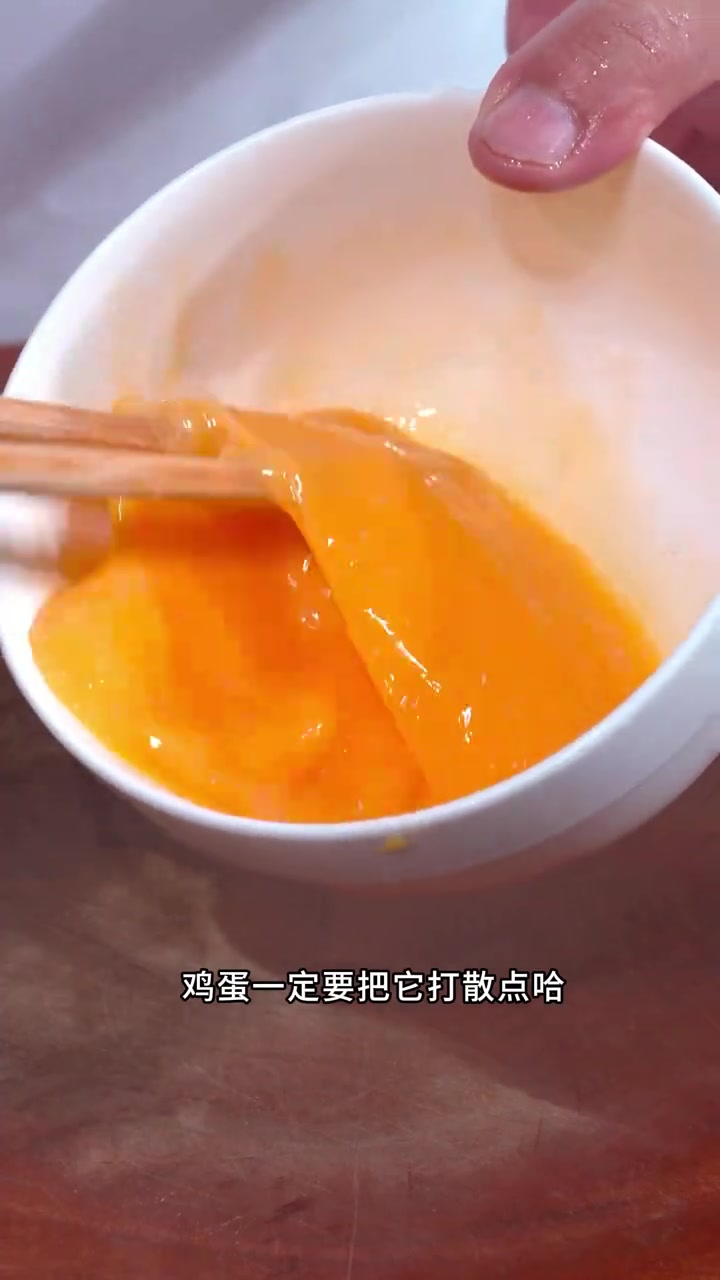 西红柿蛋花汤，西红柿蛋花汤就像我这样做，好吃又好看，全家都夸你是大厨