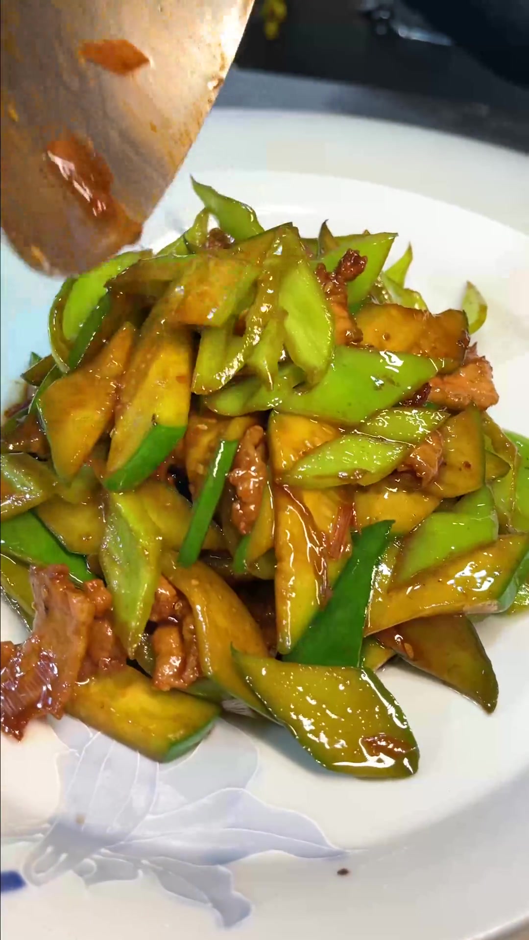 黄瓜辣椒炒肉片,简单又巨下饭