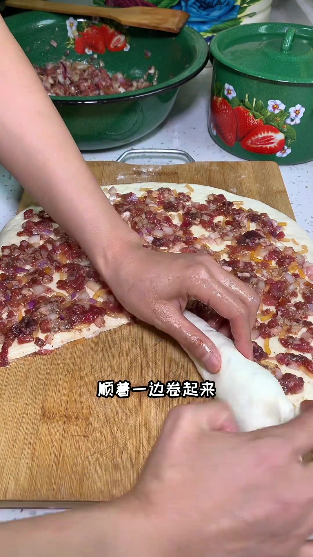 酥脆的肉饼子配上浓香的奶茶元气早餐