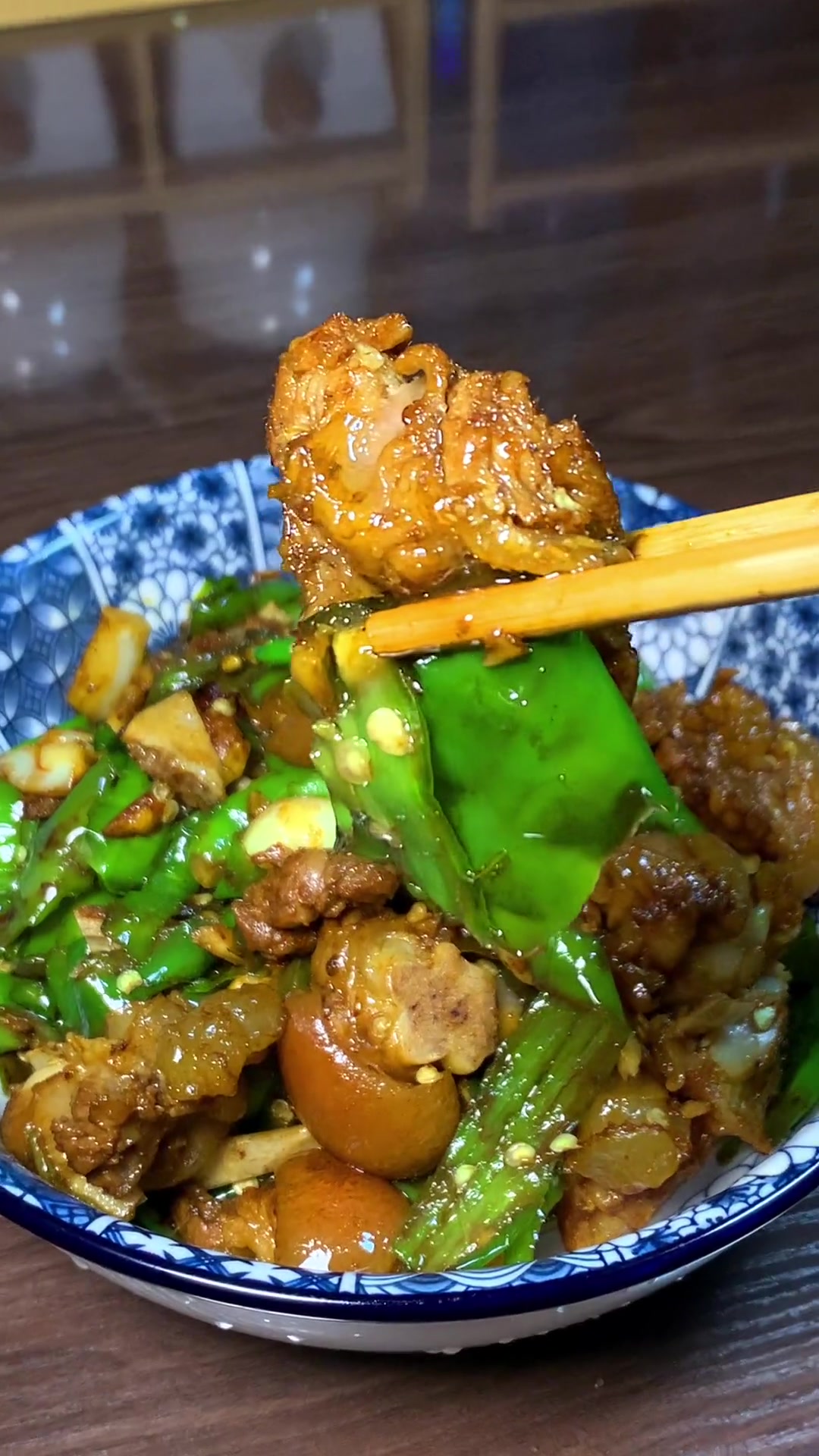 有人喜欢这样做擂辣椒炒猪脚吗