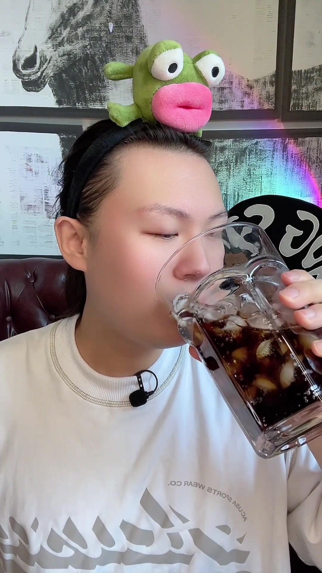 好久没吃汉堡香辣鸡腿堡加冰可乐还加午餐肉开炫