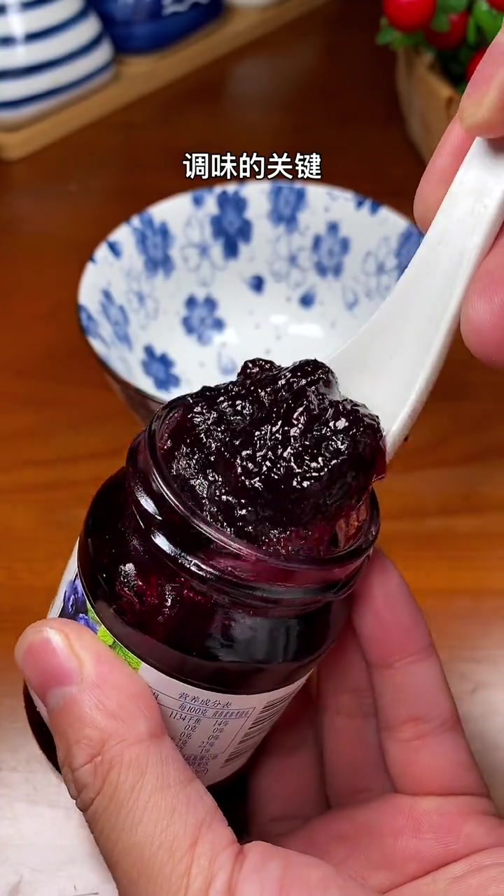 如果你家的小朋友不爱吃你做的菜,那你就试试这道蓝莓山药,做法特别简单,营养又好吃