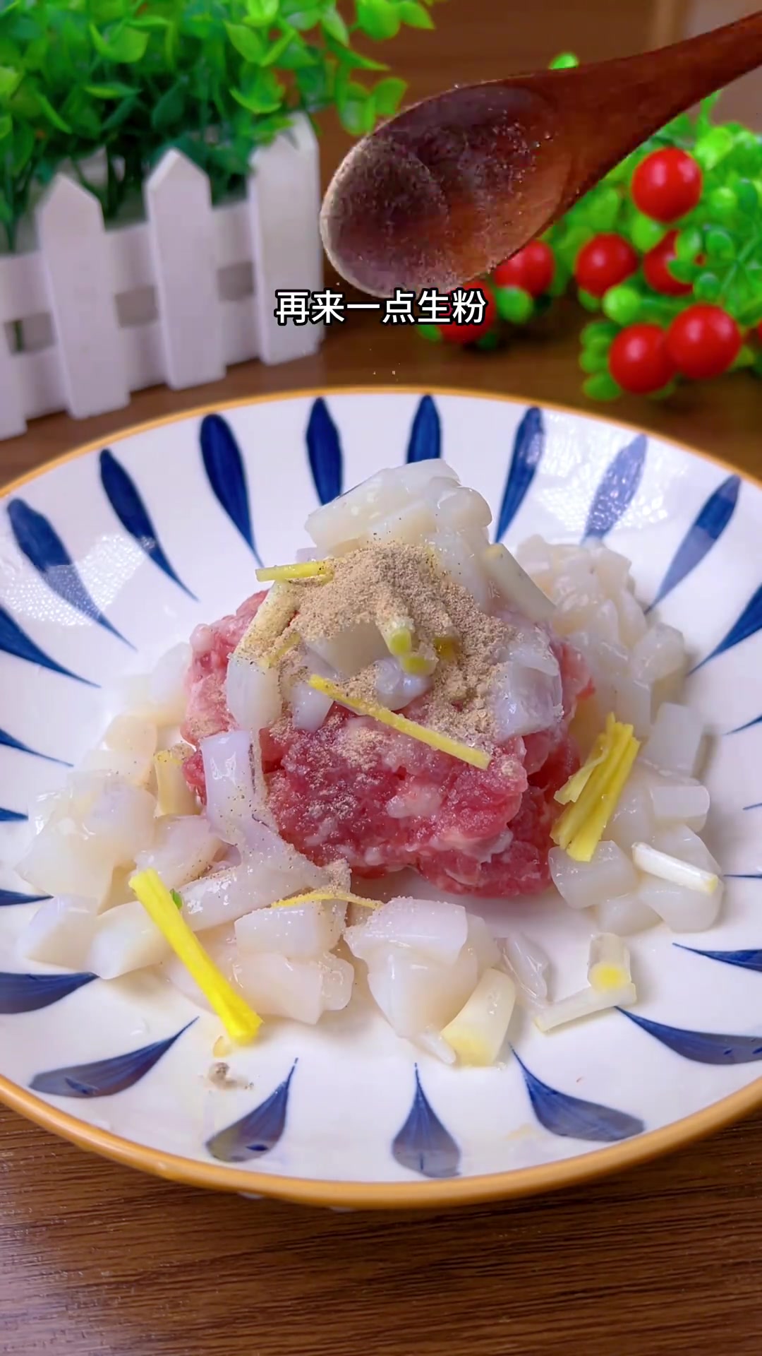 下次买了墨鱼，你就试试我这个墨鱼蒸肉沫，肉质Q弹味道鲜美，真的特别好吃～