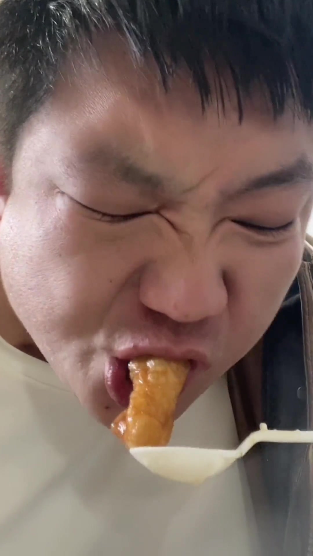 胡辣汤配大油条，带劲