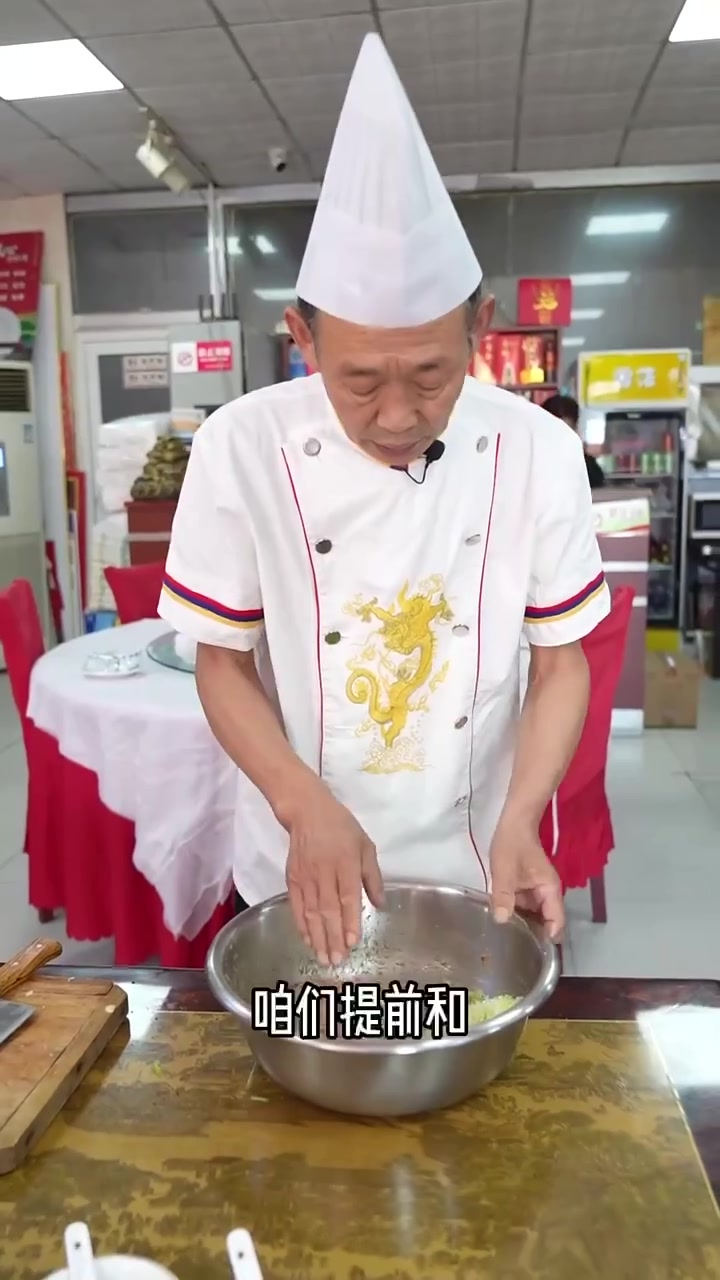 香河肉饼的馅,一定不能少了豆豉,而且要咸豆豉